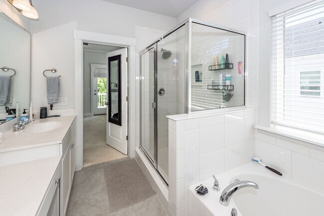 Building Photo - 3 Bedroom 3 Bath Single Family Home in Sab...