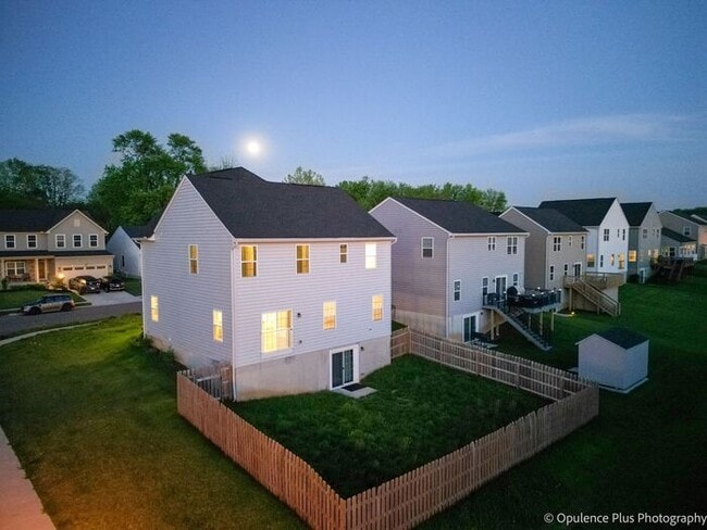 Building Photo - Gorgeous 3 Bed 3.5 Bath Fairborn Home!