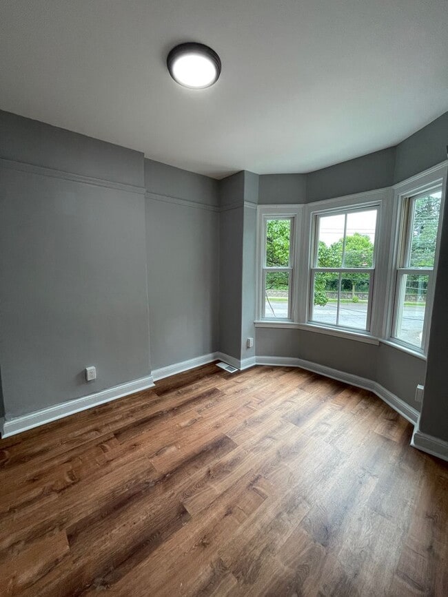 Building Photo - Updated 3 Bedroom House With a backyard and Laundry