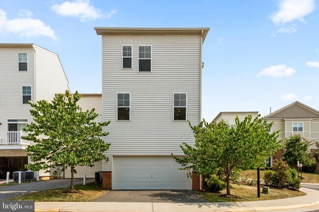 Building Photo - 42394 Pale Iris Terrace