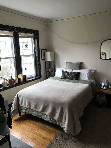 Building Photo - 2520 N Sawyer Ave