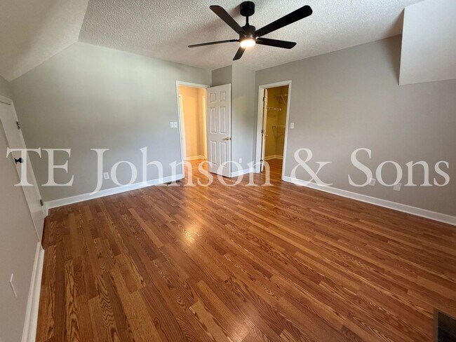 Building Photo - Spacious 3 Bedroom Home with Primary Suite on Main Level in Camden Forest