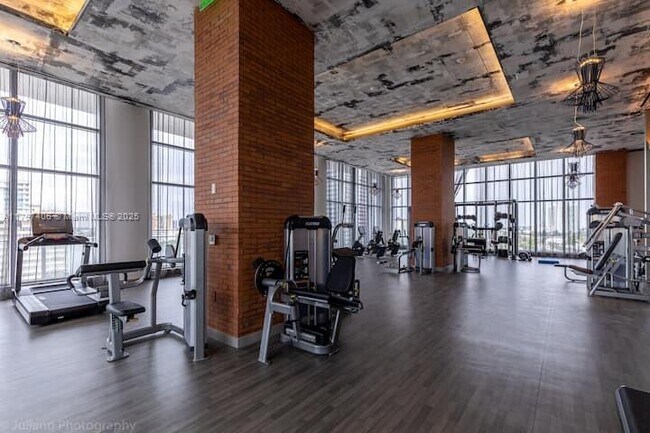 Building Photo - 4010 S Ocean Dr