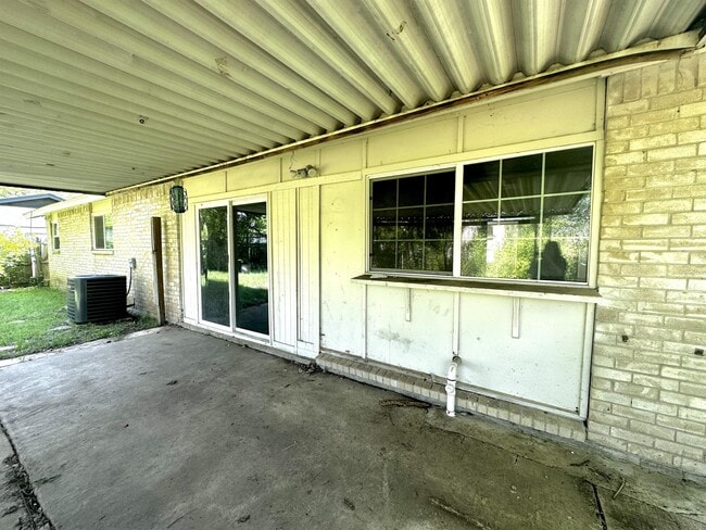 Building Photo - 1554 Willowbrook St