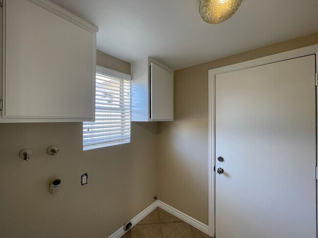 Building Photo - Lancaster 3 bedroom - AVAILABLE NOW!