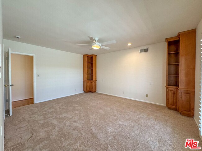 Building Photo - 16951 Ivadel Pl