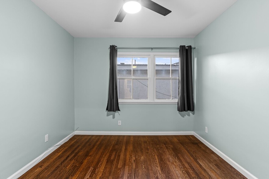 Building Photo - 2104 E Florida St