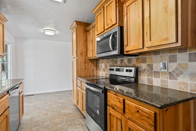 Building Photo - 1107 Beechwood Dr