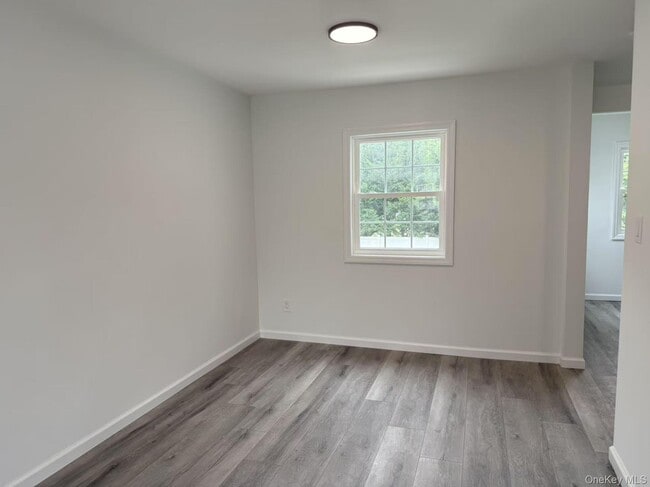 Building Photo - 495 Hawkins Rd