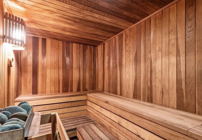 Building Photo - 2Bed/2Bath Corner Condo with Resort Amenities in Playa Del Rey