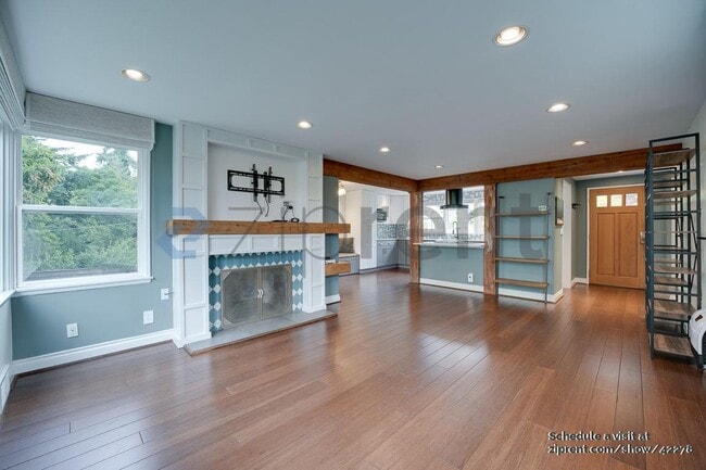 Building Photo - 4522 NE 54th St