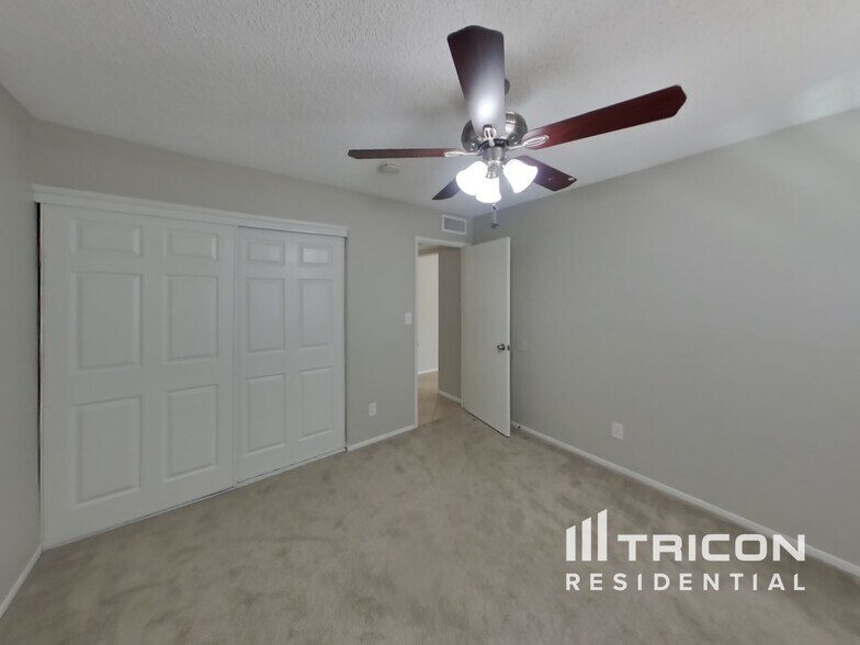 Building Photo - 3727 E Dahlia Dr