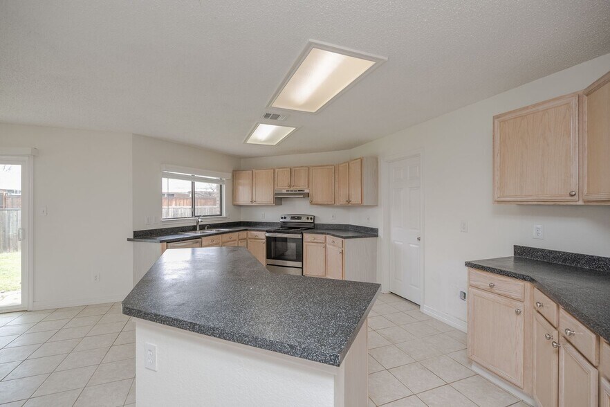 Building Photo - 6410 Nottoway Ct