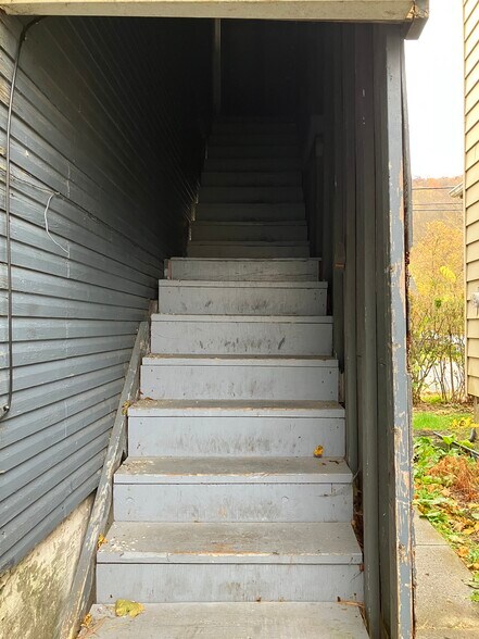 Building Photo - 773 Bedford St
