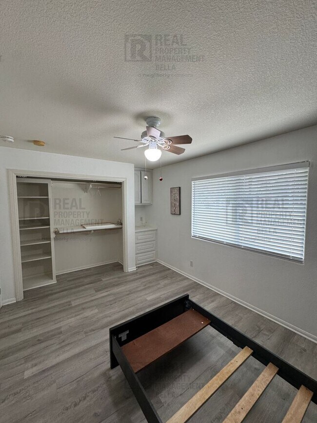 Building Photo - $750 MOVE-IN SPECIAL DISCOUNT AVAILABLE! Luxury Living Awaits: Stunning 4-Bedroom Cul-de-Sac Retr...