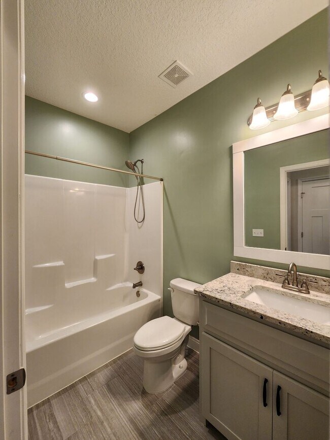 Building Photo - Charming 4-Bedroom Home with Modern Finishes in Hahira, GA - Lawn Care Included