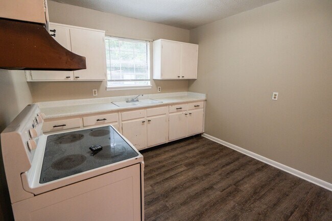 Building Photo - Cute 3 bed 2 bath on the SE side of Tallahassee