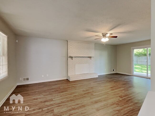 Building Photo - 1027 River Bend Ct