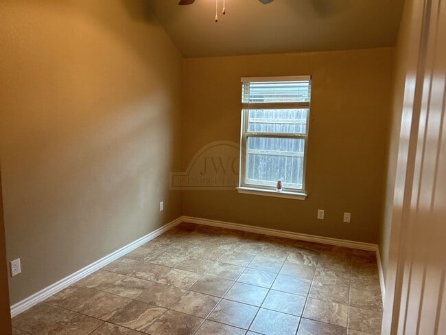 Building Photo - 406 Sladecek Dr