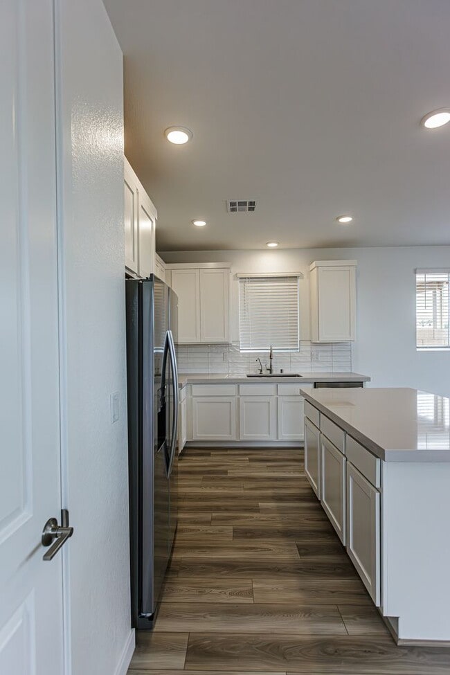 Building Photo - Brand New Home