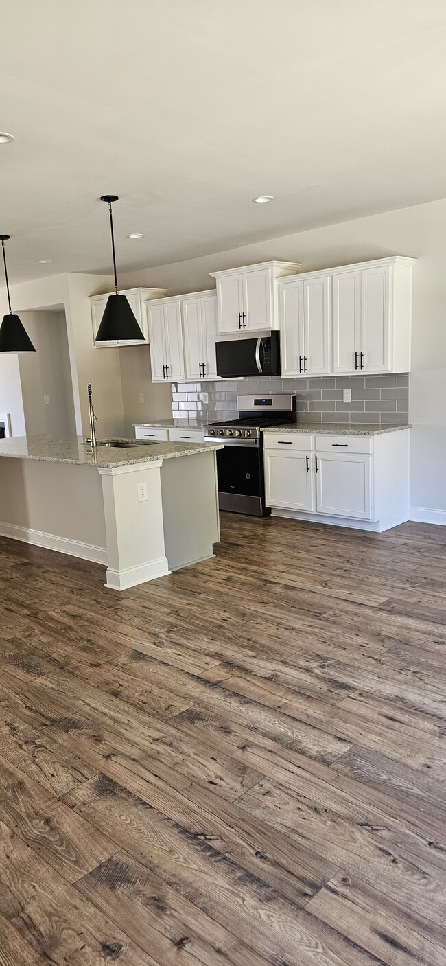 Building Photo - 1240 Ainsworth Alley