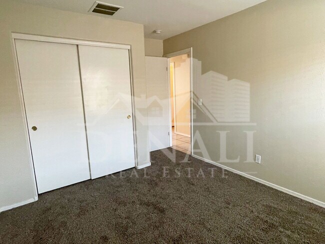 Building Photo - 7220 S 55th Dr
