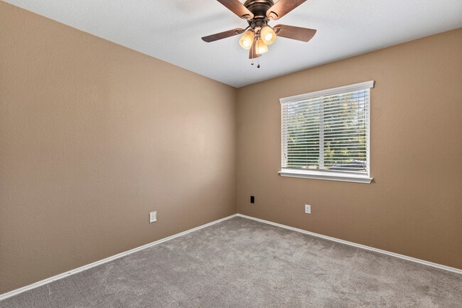 Building Photo - 6725 Mundo Dr