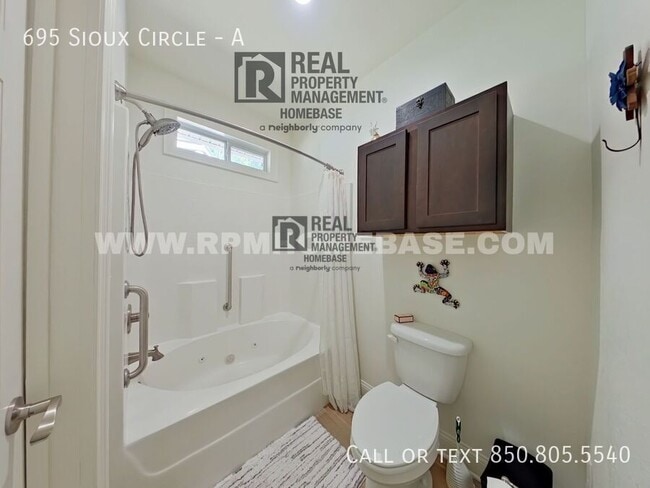 Building Photo - 695 Sioux Cir