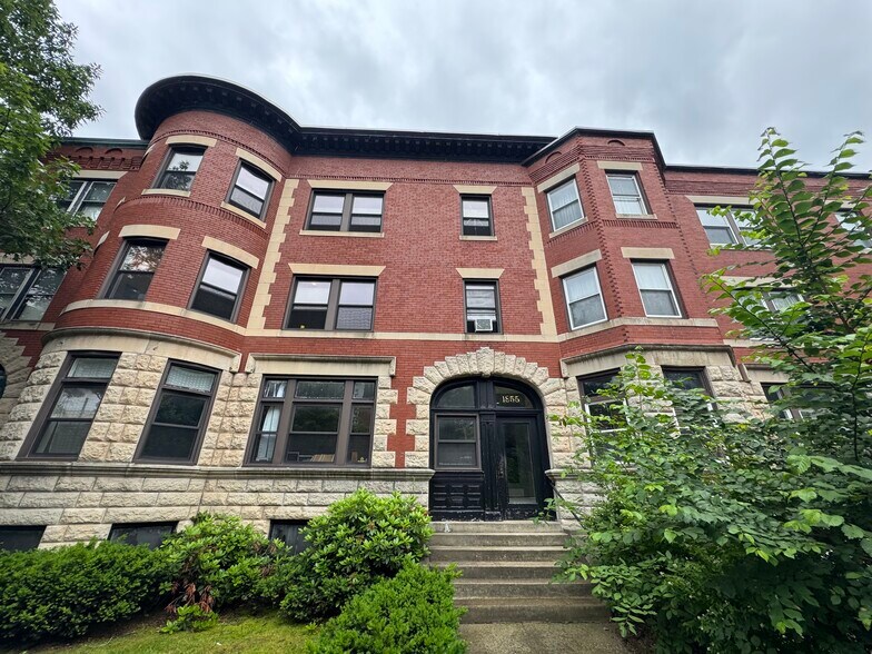 Building Photo - 1855 Beacon St