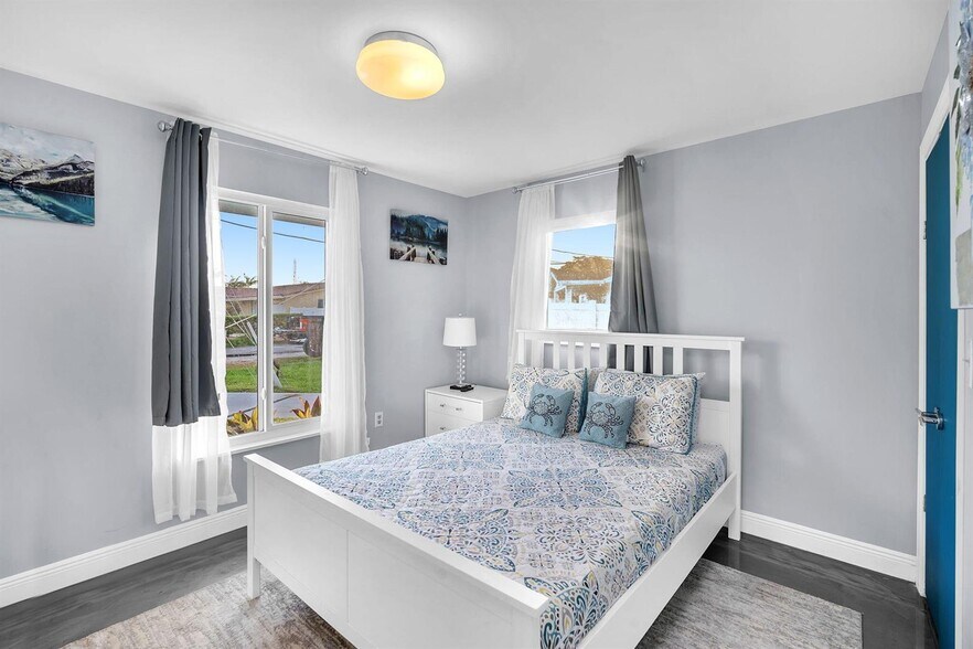 Building Photo - 4400 SW 37th Ave