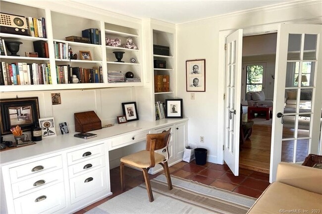 Building Photo - 11 Rolling Hills Dr