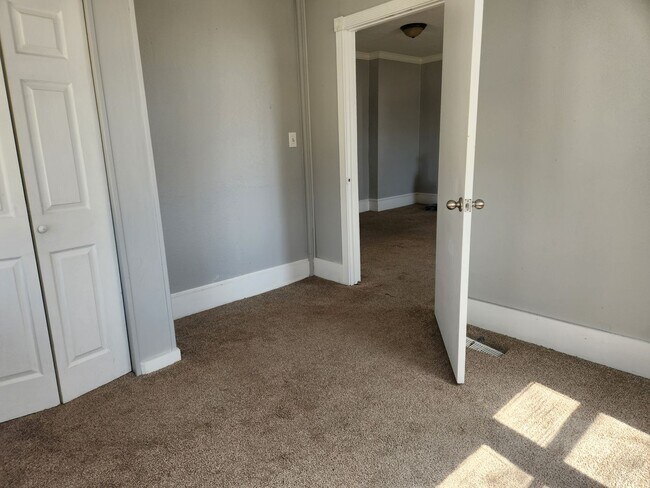 Building Photo - Par 2