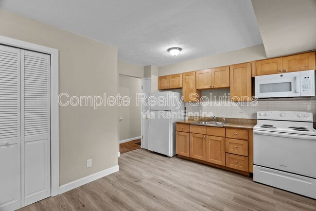 Building Photo - 270 Estridge Rd
