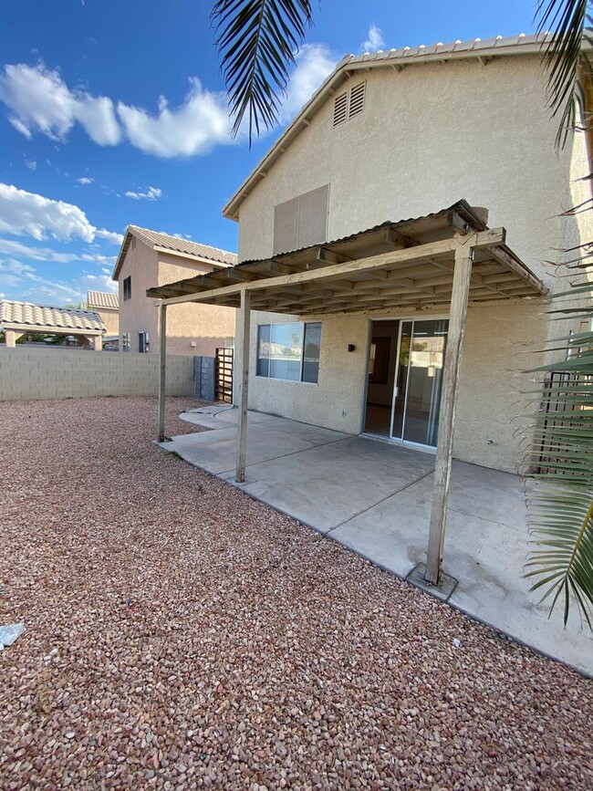 Building Photo - AMERICANA Property Mgmt - Freshly remodeled 4 beds-2 story house in the East