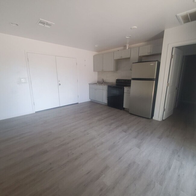 Building Photo - New Home Centrally Located