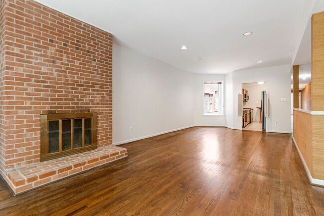 Building Photo - 127 11th St NE