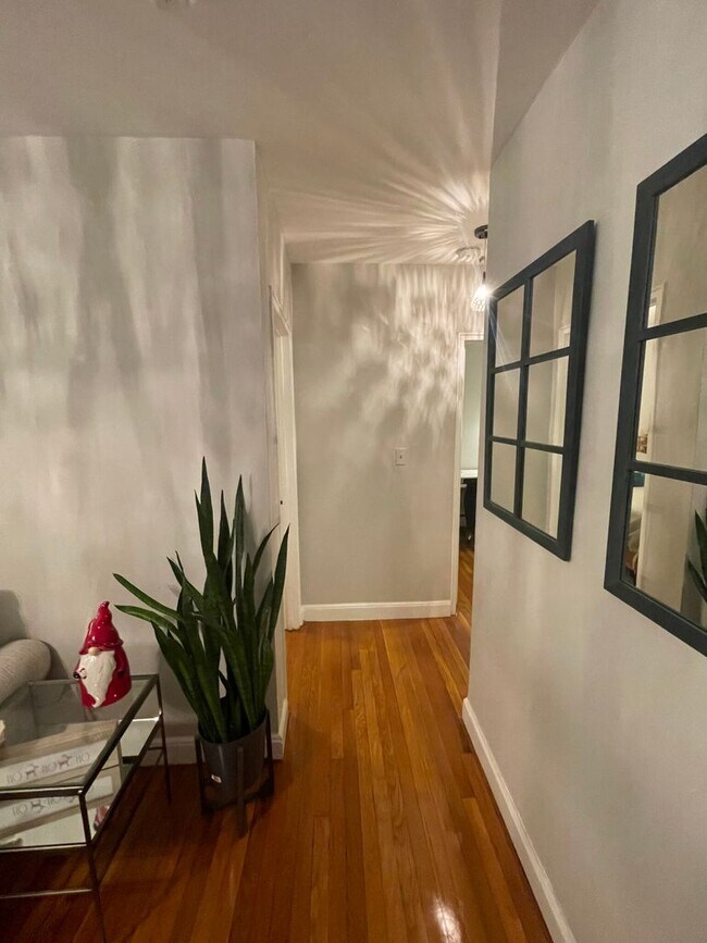 Building Photo - Great 2 Bed for Students