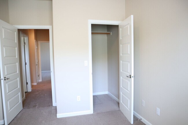 Building Photo - 902 NW 96th Cir
