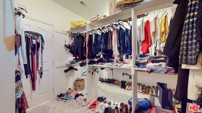 Building Photo - 4950 Densmore Ave