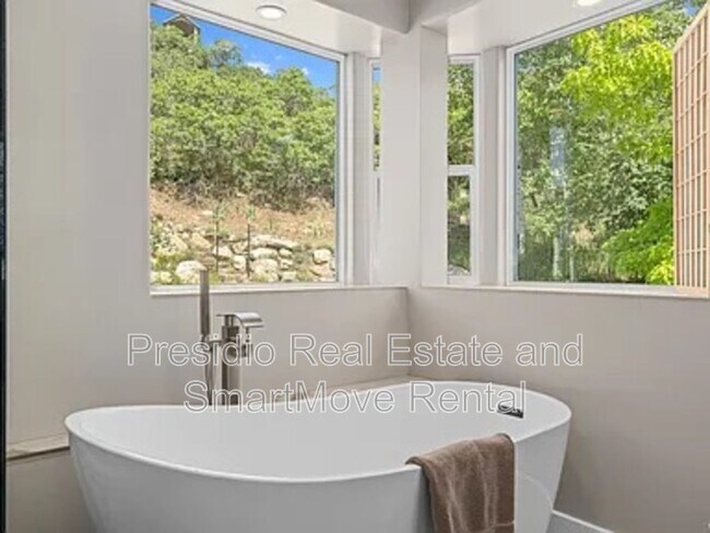 Building Photo - 10927 S Lostwood Dr