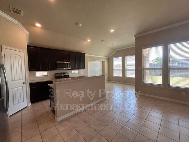 Building Photo - 16616 Central Garden Ln