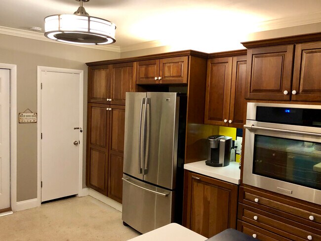 Building Photo - 2164 NE 27th Dr