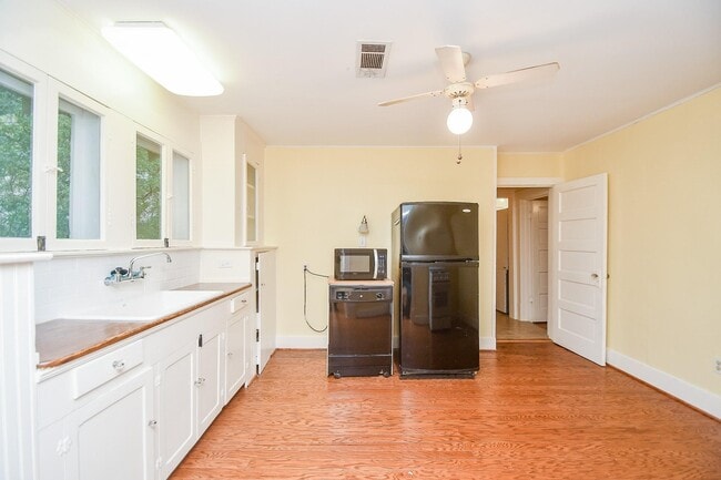 Building Photo - 4528 Magnolia St