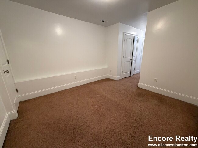 Building Photo - 157 M St