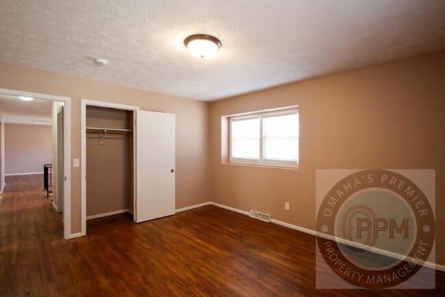 Building Photo - Charming 6 Bed 2 Bath Home Near the Offutt