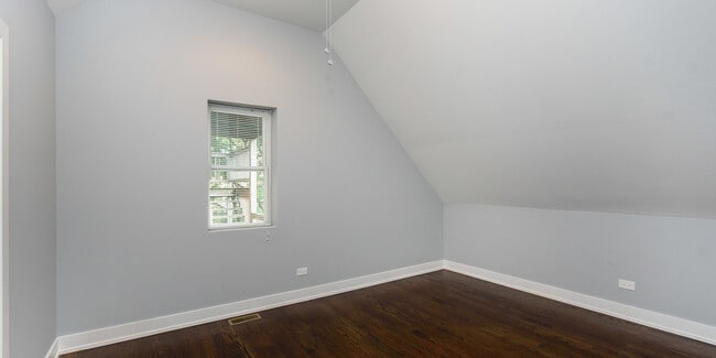 Building Photo - 2163 N Bell Ave