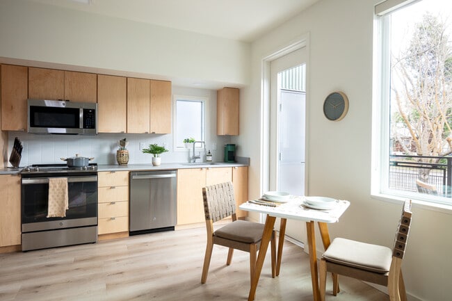 Building Photo - 180 Garfield St