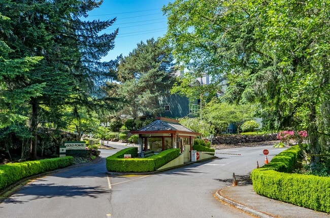 Building Photo - Sweeping waterfront views in this 2-Bedroo...