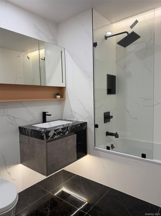 Building Photo - 168 E 111th St