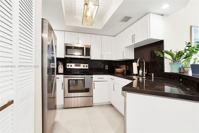 Building Photo - 2009 SE 10th Ave